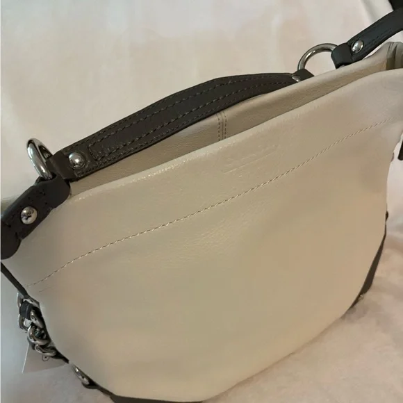 Coach Carly Pebbled Leather shoulder Hobo bag off white
All sales final - Picture 1 of 5